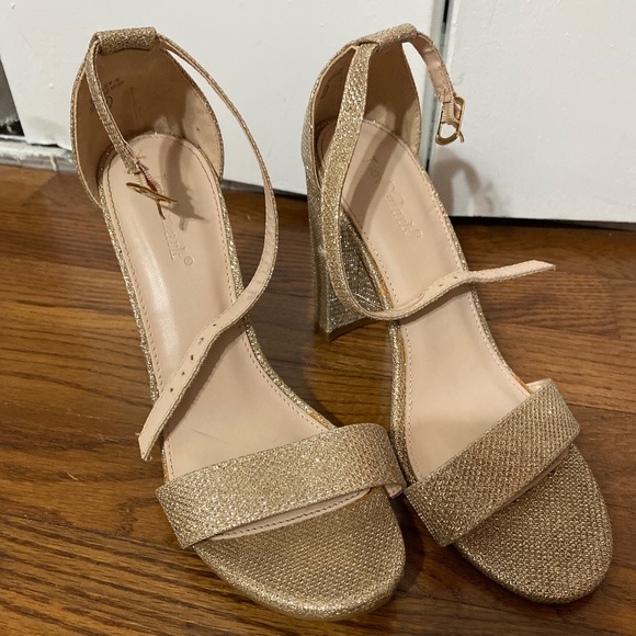 Shoes - Gold Block Heels size 7
